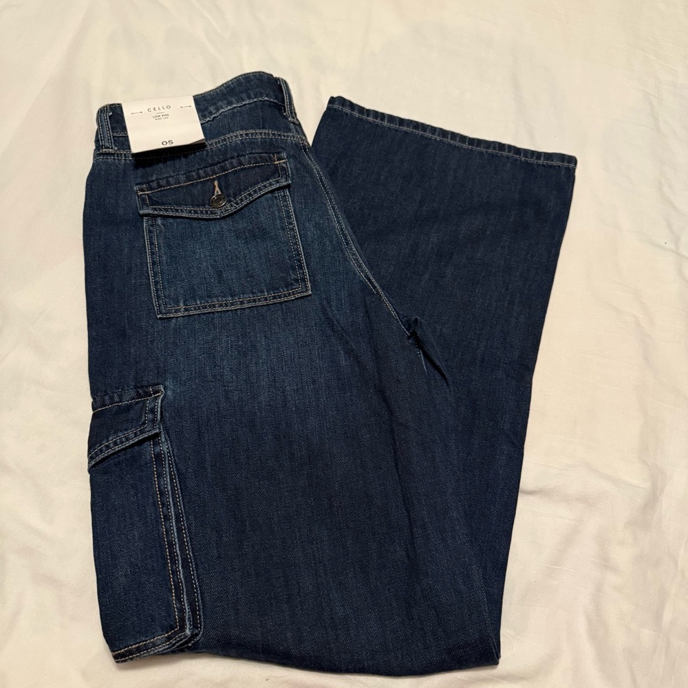 CELLO NWT Woman’s Denim wide leg Jeans with cargo and zipper pockets